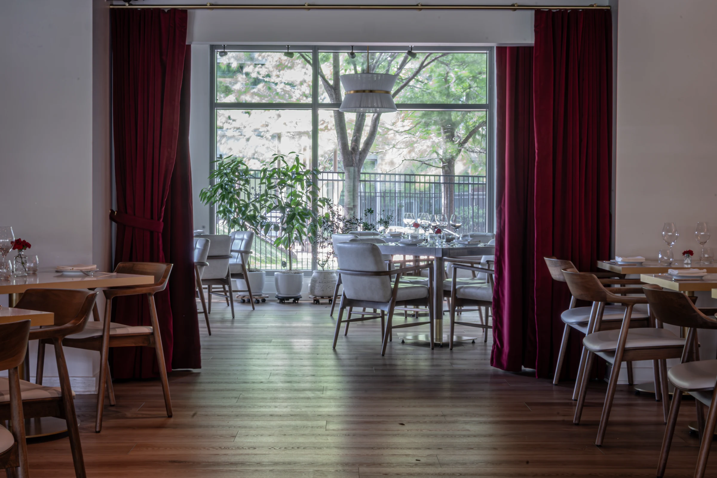 Josefina dining room prepared for guests